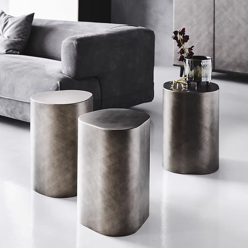 Unique Table Accessories - Metalowy stolik kawowy z dekoracjami, industrialny,